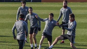 Athletic Bilbao players train ahead of the visit of FC Barcelona for the Copa del Rey clash at San Mamés.