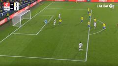 Es otra de las imágenes del partido: el gol de Joselu que pudo ser y no fue