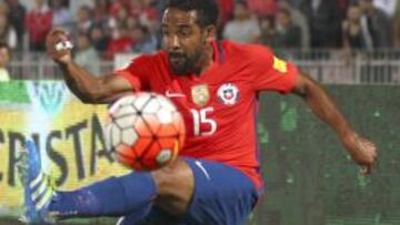 Jean Beausejour recibe cuidado especial debido al intenso calor.