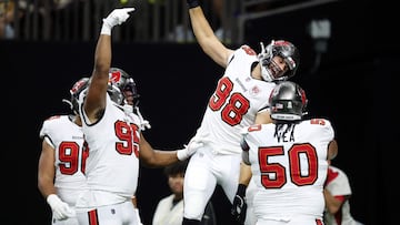 The Tampa Bay Buccaneers bounced back from a Week 7 loss with a division win over he New Orleans Saints thanks to a dominant defensive peformance.