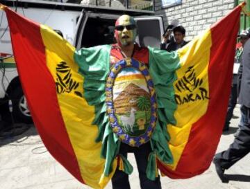 En las eliminatorias para el Mundial de fútbol de Rusia 2018, también hay aficionados impresionantes. Éste lleva a Bolivia en el corazón.