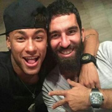 Neymar y Arda Turan.
