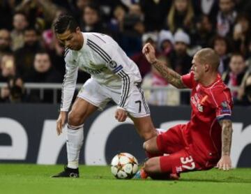 Cristiano Ronaldo y Martin Skrtel.