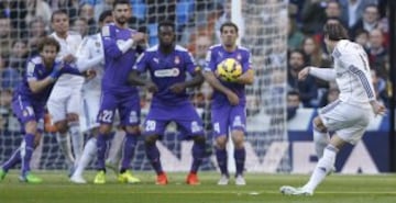 Gareth Bale marca de falta el 2-0.