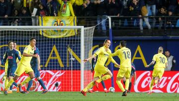 Soccer Football - La Liga Santander - Villarreal vs Atletico Madrid - Estadio de la Ceramica, Villarreal, Spain - March 18, 2018 Villarreal's Enes Unal celebrates scoring their first goal REUTERS/Heino Kalis