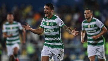 Pedro Porro celebra un gol con el Sporting de Portugal.
