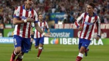 Mandzukic celebra un gol junto a Griezmann.