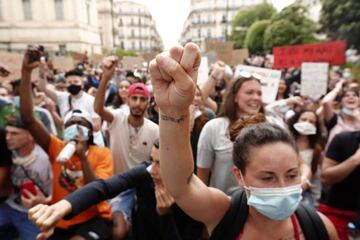 Montpellier (France), 03/06/2020.- Protesters take part in a demonstration in support of the ongoing protests in the United States after George Floyd's death