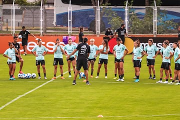 La Selección Argentina realizó su primer y único entrenamiento en Bucaramanga antes de disputar las semifinales de la Copa América Femenina ante Colombia en el estadio Alfonso López.