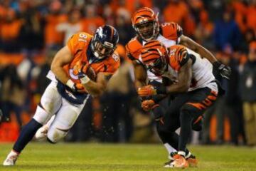 Los Broncos completaron la remontada ante Cincinnati Bengals y se aseguró una plaza en los playoffs. El tight end Owen Daniels fue el máximo receptor de los locales con 70 yardas en 5 recepciones.