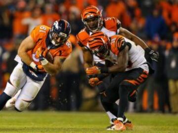 Los Broncos completaron la remontada ante Cincinnati Bengals y se aseguró una plaza en los playoffs. El tight end Owen Daniels fue el máximo receptor de los locales con 70 yardas en 5 recepciones.