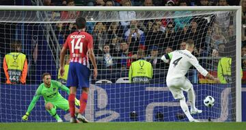 Sergio Ramos scores from the penalty spot. Min.63. 2-1.