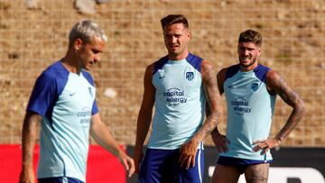 Griezmann, Saúl y De Paul se entrenan con el equipo.