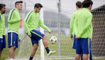 Los jugadores juventinos al inicio del entrenamiento.