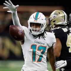What NFL record is Dolphins' Jaylen Waddle after?
