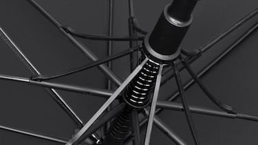 Al mal tiempo, este paraguas grande superventas: es antiviento y automático