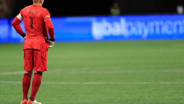 ATLANTA, GA - APRIL 16: Atlanta United goalkeeper Brad Guzan (1) during the MLS match between Atlanta United and FC Cincinnati on April 16, 2022 at the Mercedes-Benz Stadium in Atlanta, Georgia.  (Photo by David J. Griffin/Icon Sportswire via Getty Images)