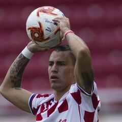 'Chicote' Calderón deja atrás malos hábitos para renacer con Chivas