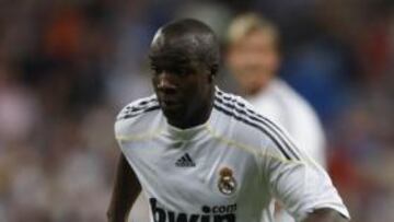 <b>De titular indiscutible a suplente en pocos meses.</b> En diciembre de 2008 el Madrid fichó a Lass para reforzar su centro del campo. En su primera temporada se hizo con el puesto de titular desde su llegada. Jugó 19 partidos en Liga y dos en Champions. Sin embargo, la campaña pasada no fue tan buena para él. Volvió a empezar como titular, jugó 23 partidos en Liga (1 gol al Depor), seis de Champions y uno en Copa. Sin embargo, perdió la titularidad tras varios actos de indisciplina. En total, ha disputado 51 partidos de blanco y ha marcado un gol.