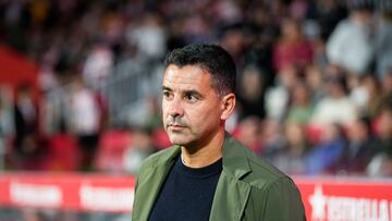 Girona, 27/10/2023. El técnico del Girona Míchel durante el partido correspondiente a la jornada 11 de LaLiga que ambos clubes disputan este viernes en el estadio municipal de Montilivi. EFE/David Borrat.
