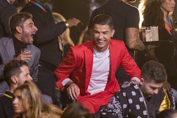 El jugador de la Juventus y su pareja acudieron a los MTV European Music Awards (EMA) en Sevilla, donde disfrutaron de la mejor música actual.