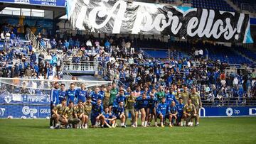 06-09-24. LA PLANTILLA DEL OVIEDO POSA DELANTE DE SUS AFICIONADOS TRAS EL ULTIMO ENTRENAMIENTO DE CARA AL DERBI ASTURIANO.