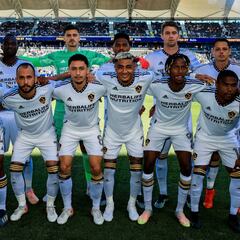 ‘Chicharito’ Hernández rescues LA Galaxy in home opener