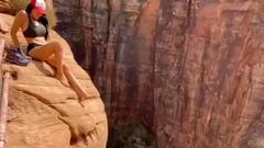 Critican a una influencer de yoga por jugarse la vida en un spot extremo