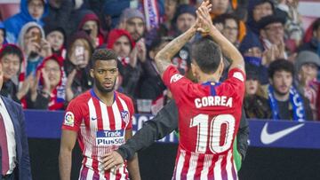 Cambio Lemar-Correa en un partido del Atlético.