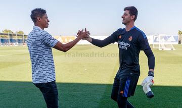 Raphael Varane y Courtois. 