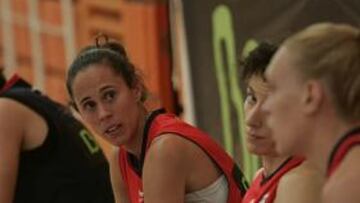 <b>EL CORAZÓN PUEDE VOLVER. </b>Amaya Valdemoro (en el centro) en un entrenamiento de la Selección.