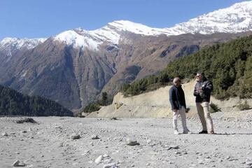 Alejandro Agag junto a Yogesh Battharai, Ministro de Turismo de Nepal, en el Himalaya.