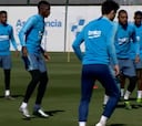 Dembélé se entrena con el grupo y podría estar en Old Trafford