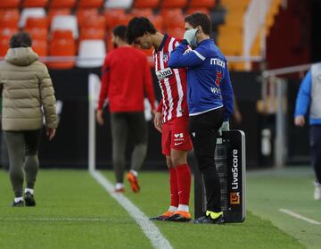 Salida al campo de João Félix.




















