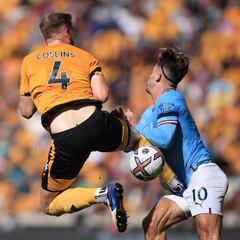 Durísima entrada de Collins a Grealish en la Premier