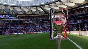 El trofeo de campeón de la Champions League en los prolegómenos de la final de 2019 disputada entre Liverpool y Tottenham en el Wanda Metropolitano.