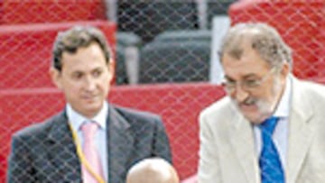 <b>GENIO Y FIGURA. </b>Tiriac, el genio, saluda a Roberto Carlos, la figura.