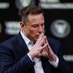 Social media reacts to Musk’s Twitter change to “X”