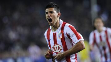 Ag&uuml;ero celebra un gol con el Atl&eacute;tico. 