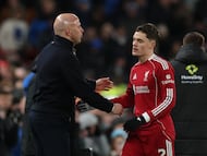 Soccer Football - FA Cup - Fourth Round - Liverpool v Brighton & Hove Albion - Anfield, Liverpool, Britain - February 14, 2026 Liverpool's Florian Wirtz with manager Arne Slot after being substituted REUTERS/Phil Noble