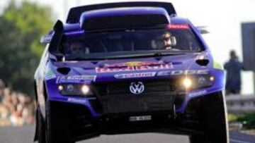 Carlos Sainz comienza el Dakar como líder en coches