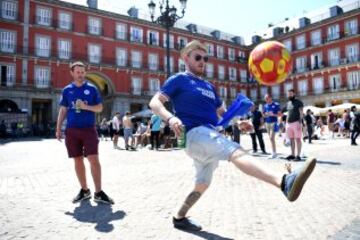 Los seguidores de Leicester disfrutan del sol de Madrid