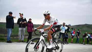 Isaac del Toro genera controversia: “Él me adelantó y frenó delante de mí”