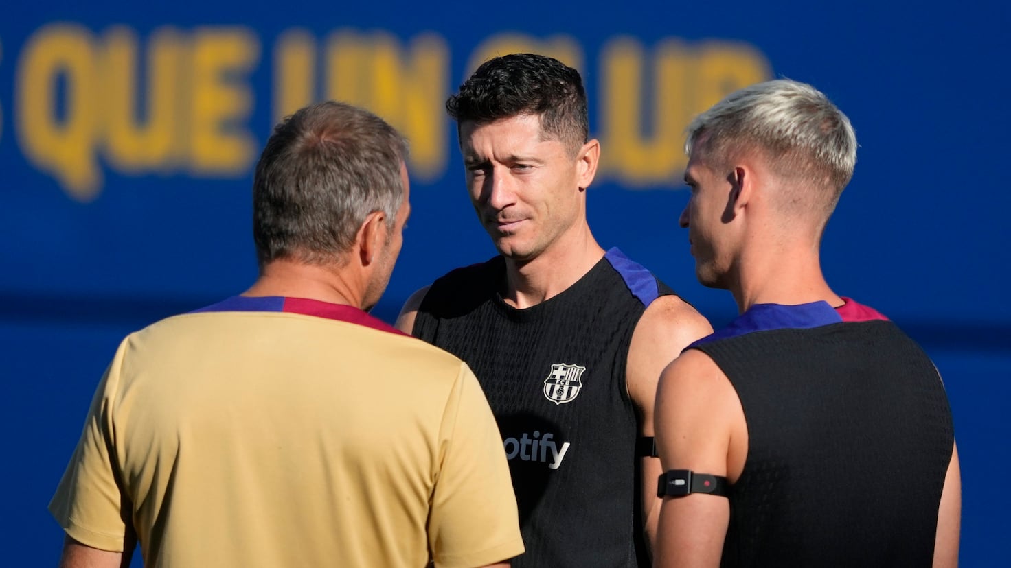 Lewandowski avanza; Olmo y Joan ya pisan césped