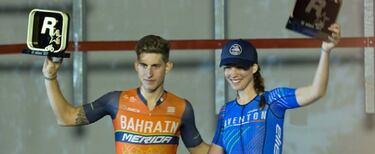 García Cortina se exhibe con una bici sin frenos y piñón fijo