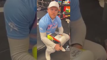 ‘Canelo’ Álvarez regaló guantes a niño que trabaja en un semáforo en Venezuela