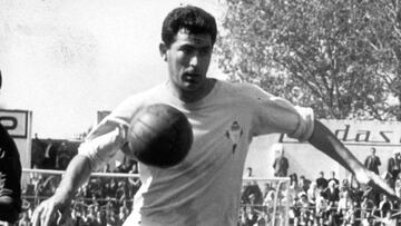 Antón de las Heras fue un futbolista que llegó a Vigo para jugar en el Celta, sin tener muy claro cómo iba a ir la aventura. Pero acabó bien, jugando más de 200 partidos en las diez temporadas, entre 1958 y 1968, que vistió la camiseta celeste. En su primera campaña, el Celta bajó a Segunda y en la temporada de su marcha consiguió el ascenso a Primera. Nacido en Bilbao, siempre se consideró vigués y celtista. Entre sus compañeros estuvieron míticos celtiñas como Padrón, Quinocho, Rivera, Pedrito, Quique Costas o Manolo. Falleció el 6 de abril a la edad de 85 años.