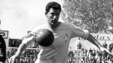 Antón de las Heras fue un futbolista que llegó a Vigo para jugar en el Celta, sin tener muy claro cómo iba a ir la aventura. Pero acabó bien, jugando más de 200 partidos en las diez temporadas, entre 1958 y 1968, que vistió la camiseta celeste. En su primera campaña, el Celta bajó a Segunda y en la temporada de su marcha consiguió el ascenso a Primera. Nacido en Bilbao, siempre se consideró vigués y celtista. Entre sus compañeros estuvieron míticos celtiñas como Padrón, Quinocho, Rivera, Pedrito, Quique Costas o Manolo. Falleció el 6 de abril a la edad de 85 años.
