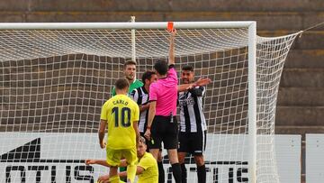 La Balona, con dos expulsados, no puede con el Villarreal B