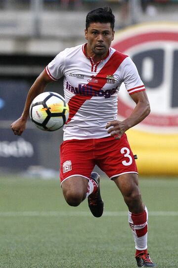 El lateral defiende a Curicó Unido.